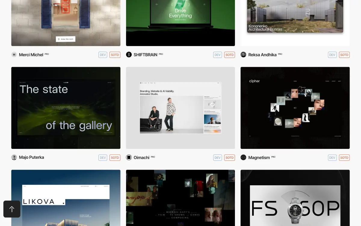 Nominiertenraster bei Awwwards mit Bewertungs-Kennzeichnungen